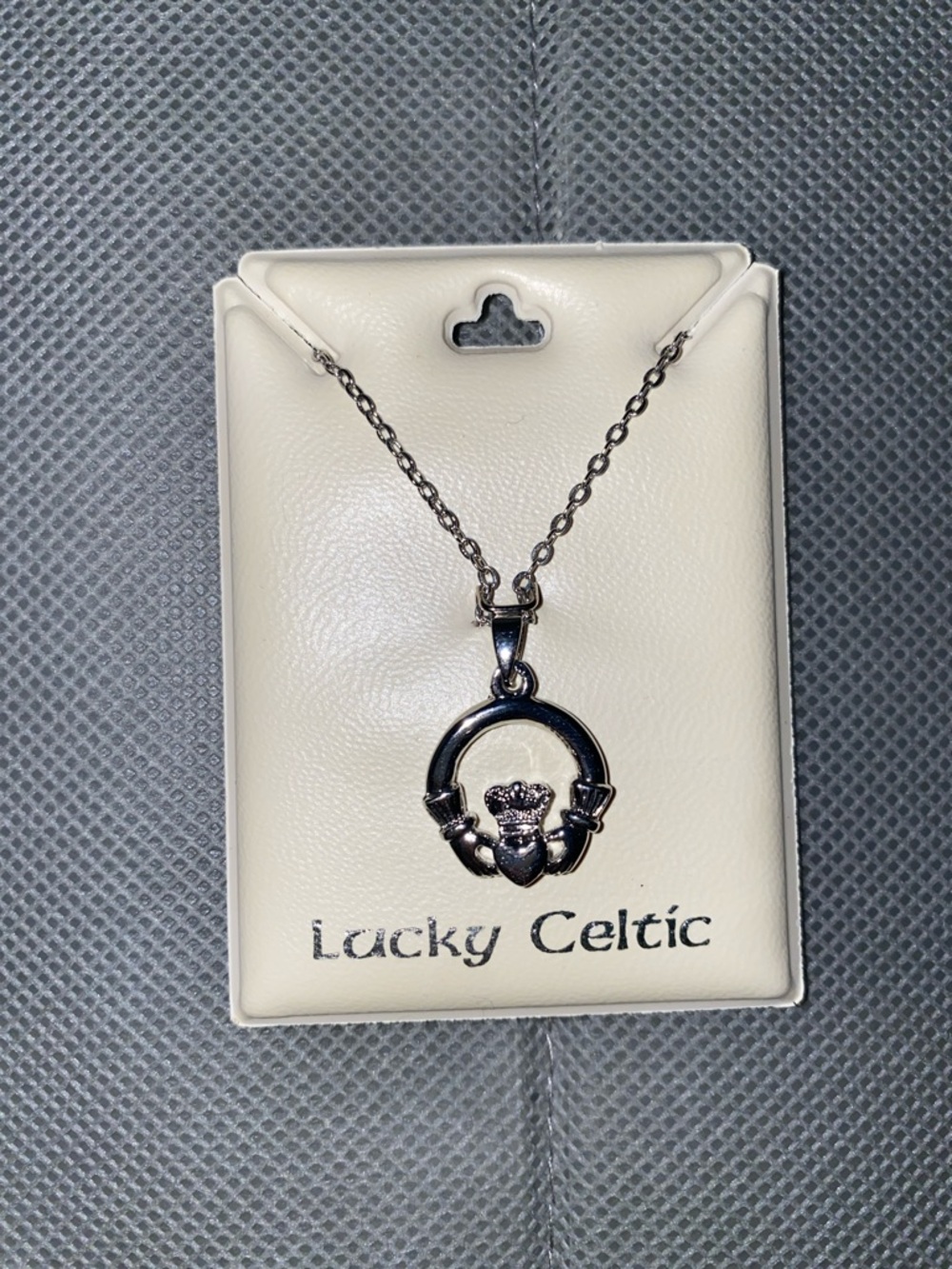 NWT Irish Claddagh Pendant Necklace